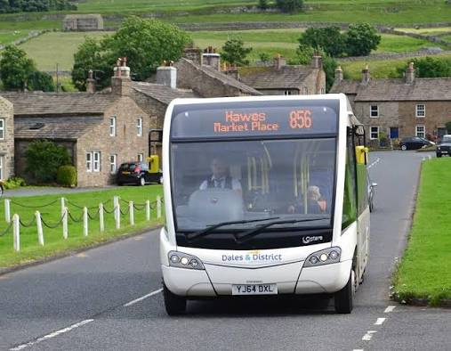 "Dales Jumper" Minibus Service Reports High Demand Across Buttertubs Pass